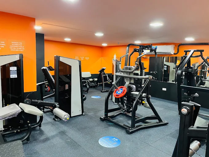 CRUNCH FITNESS