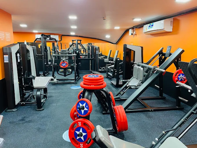 CRUNCH FITNESS