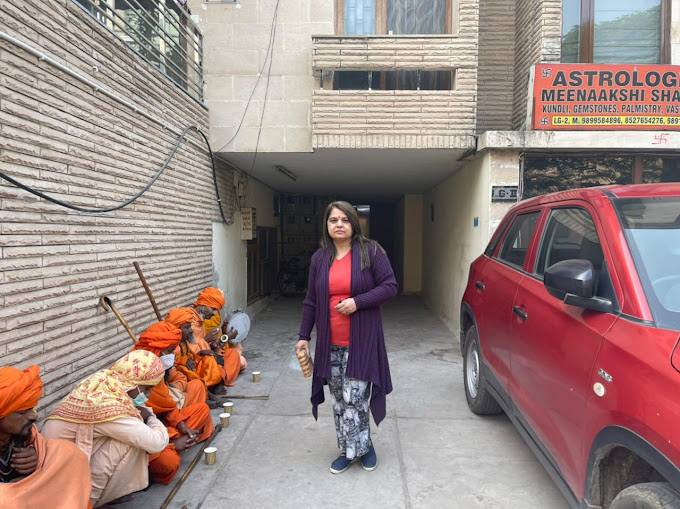 Astrologer Dr. Meenaakshi Sharma