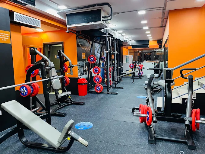 CRUNCH FITNESS