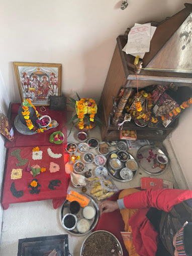 Astrologer Dr. Meenaakshi Sharma